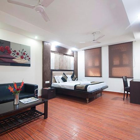 Hotel Apra Inn Yeni Delhi Dış mekan fotoğraf