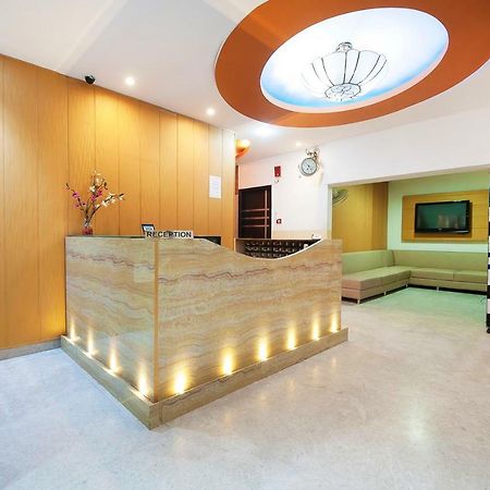 Hotel Apra Inn Yeni Delhi Dış mekan fotoğraf