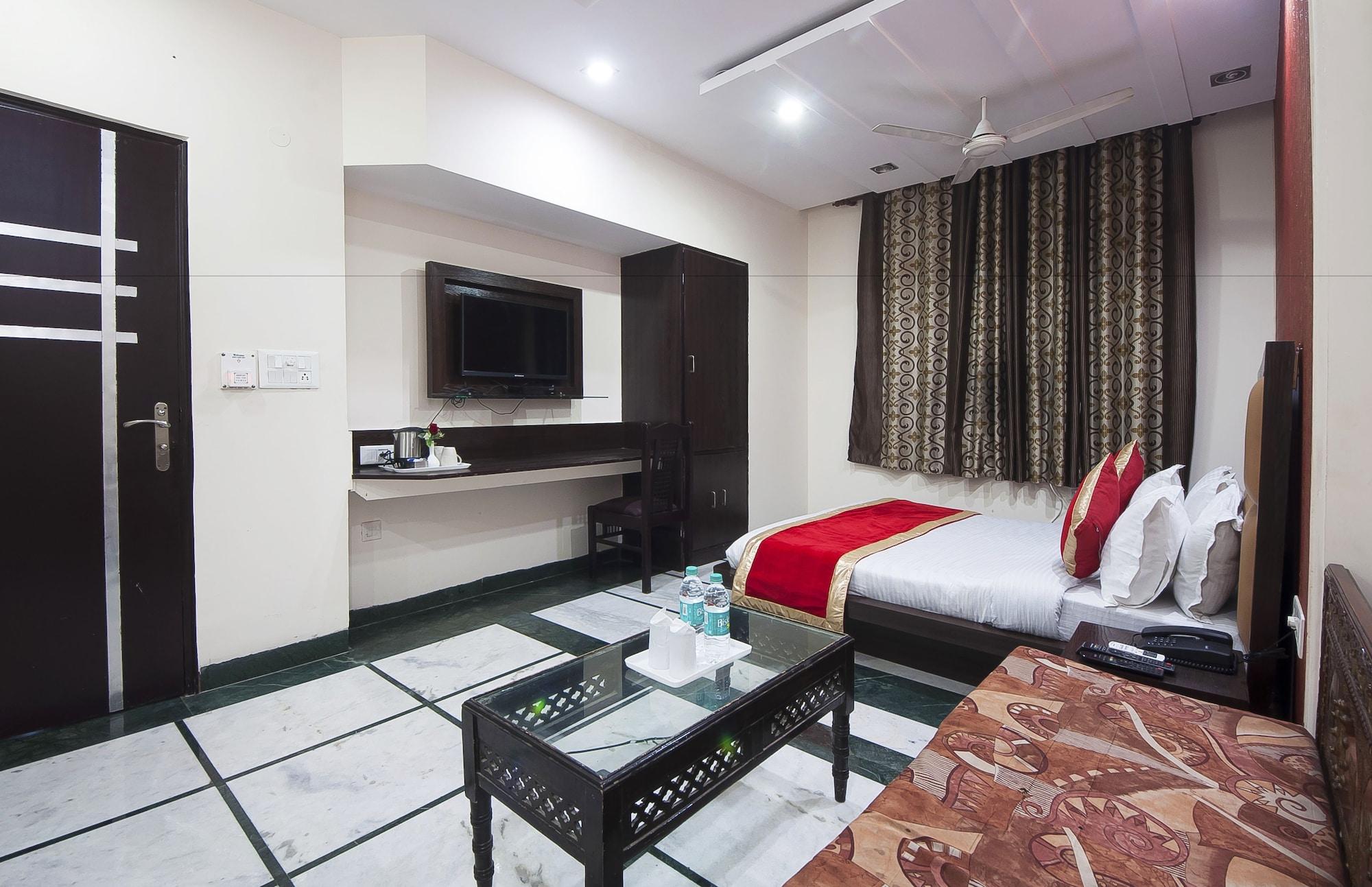 Hotel Apra Inn Yeni Delhi Dış mekan fotoğraf