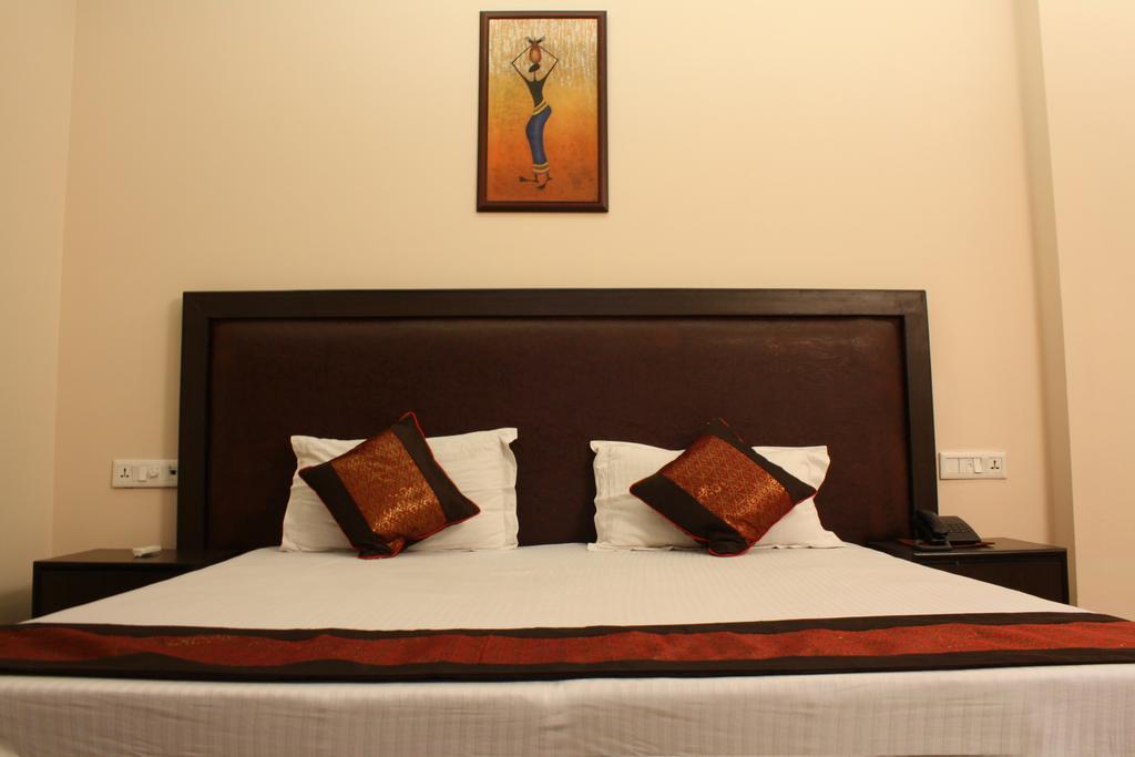 Hotel Apra Inn Yeni Delhi Oda fotoğraf