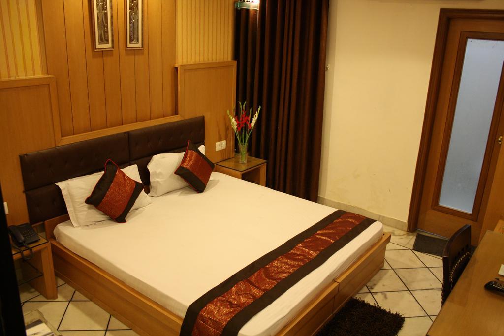 Hotel Apra Inn Yeni Delhi Oda fotoğraf