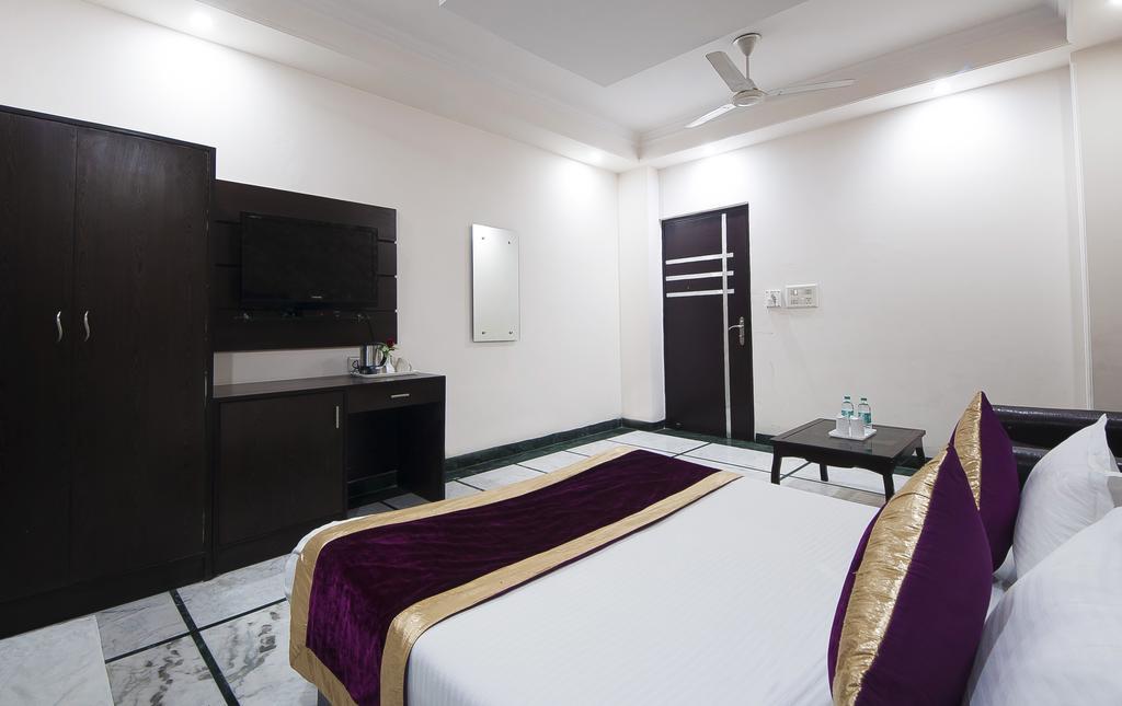 Hotel Apra Inn Yeni Delhi Dış mekan fotoğraf
