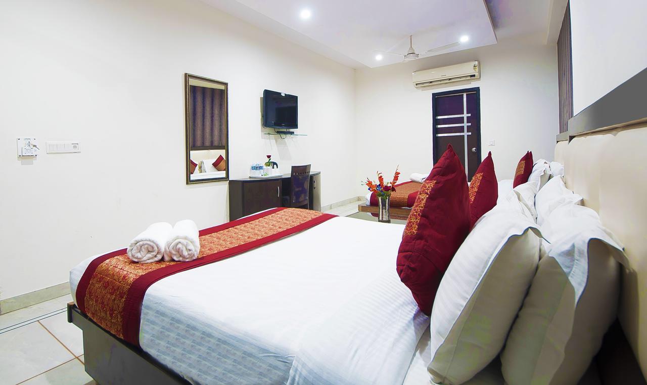 Hotel Apra Inn Yeni Delhi Dış mekan fotoğraf