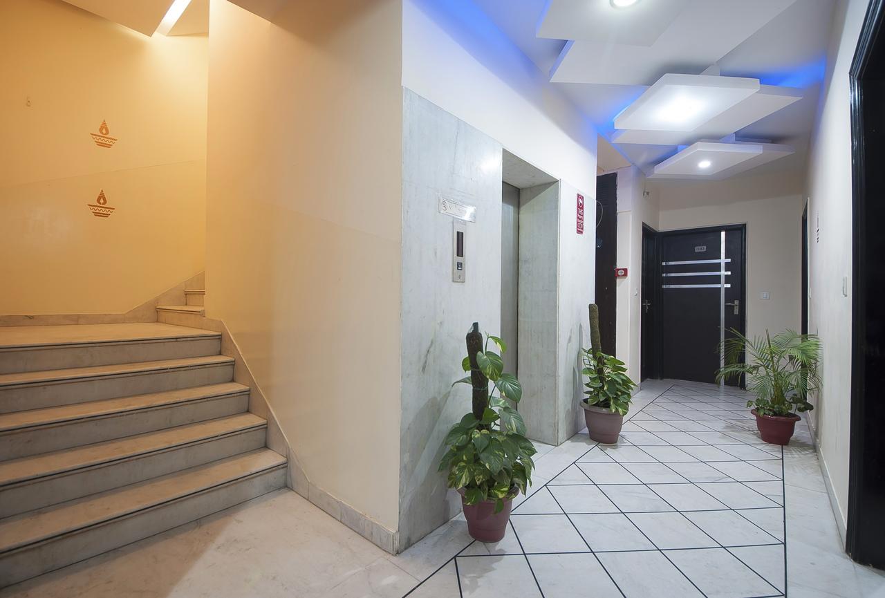 Hotel Apra Inn Yeni Delhi Dış mekan fotoğraf