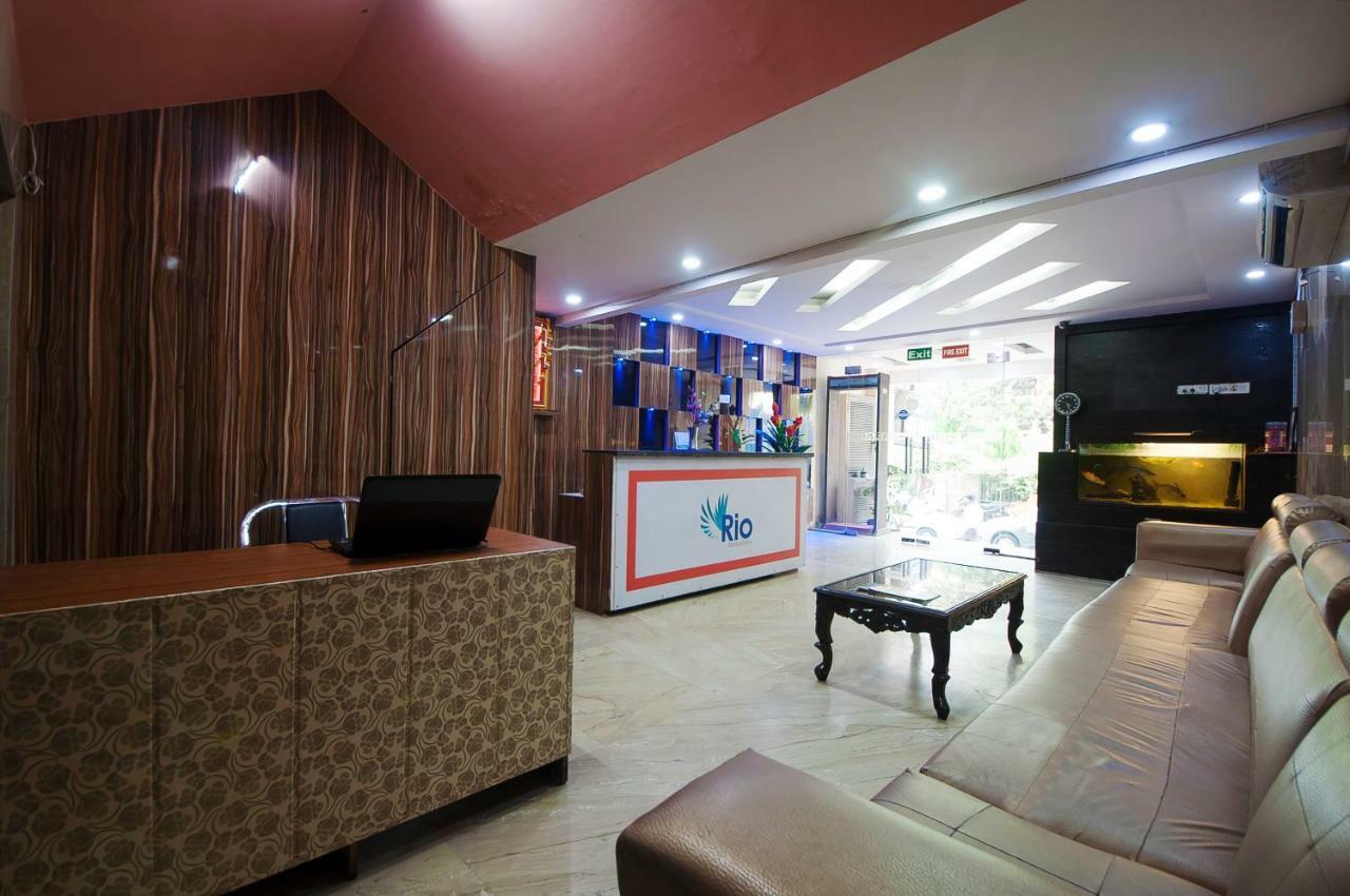 Hotel Apra Inn Yeni Delhi Dış mekan fotoğraf